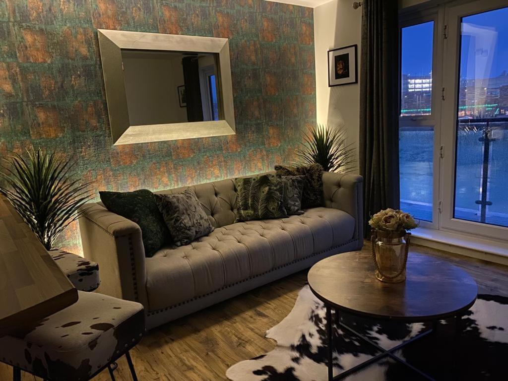 Luxury Riverfront Apartment Newport (Gwent) Exterior foto